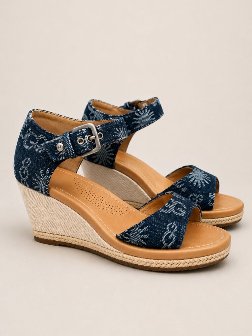 UGG Atasha Denim Wedge Sandals Size 8 Logo Jacquard Comfort Espadrille